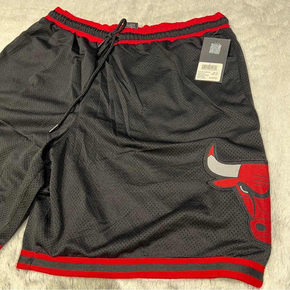 Men's Ultra Game NBA Chicago Bulls Shorts Black Red Size Medium, Large, and XL - Picture 2 of 7